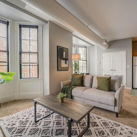 Frontdesk Huron Square Apts Downtown Cleveland Eksteriør billede