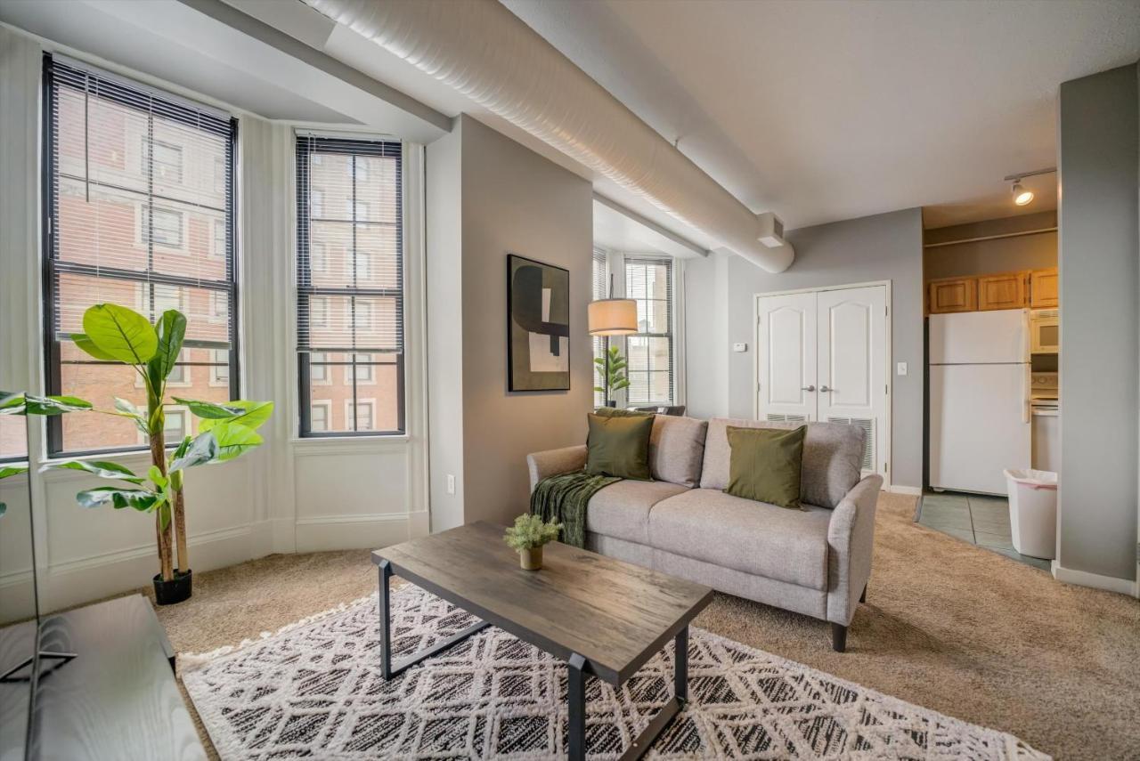 Frontdesk Huron Square Apts Downtown Cleveland Eksteriør billede