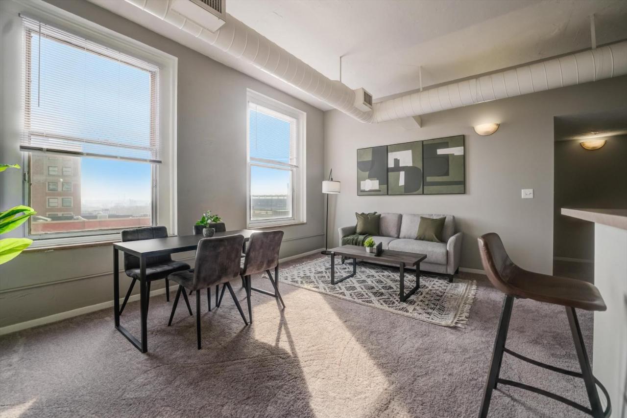 Frontdesk Huron Square Apts Downtown Cleveland Værelse billede