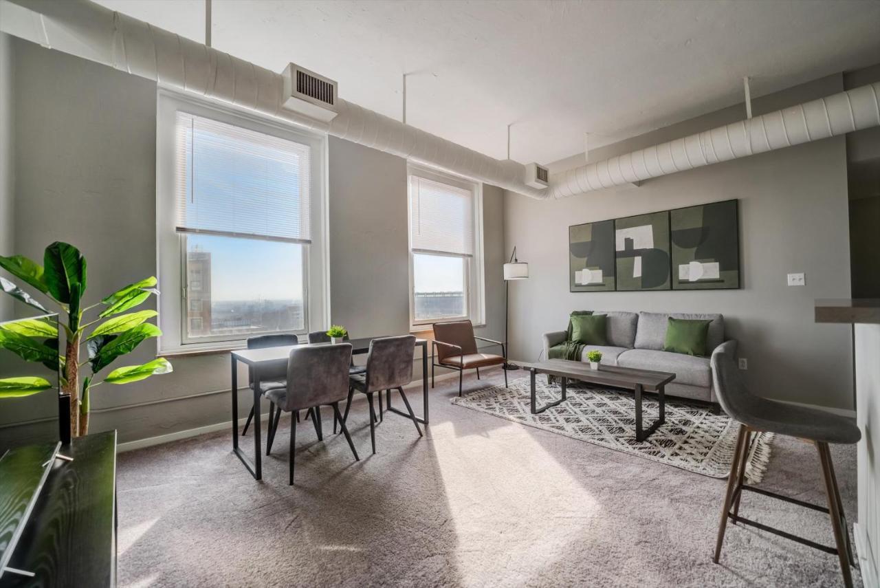 Frontdesk Huron Square Apts Downtown Cleveland Værelse billede