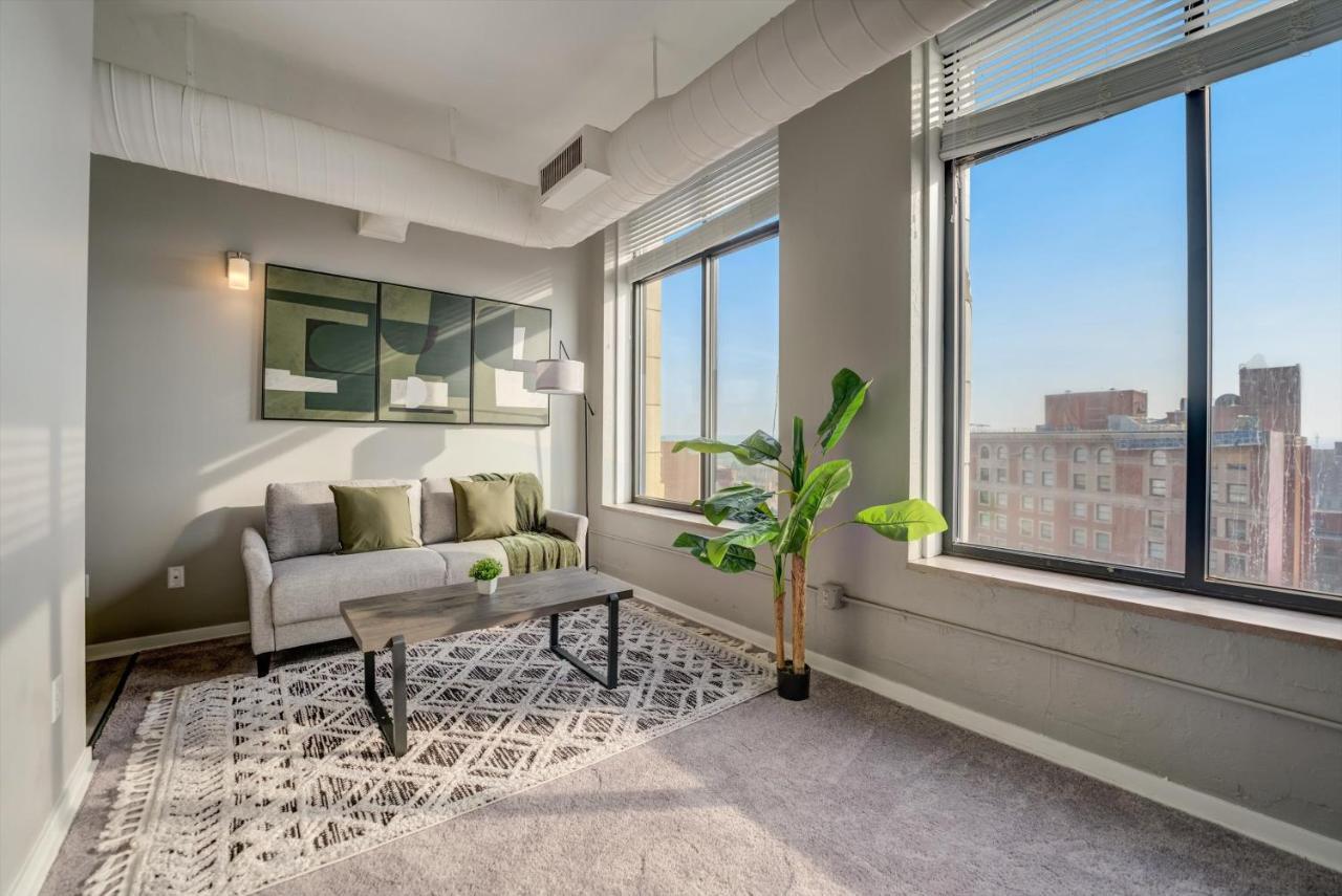 Frontdesk Huron Square Apts Downtown Cleveland Værelse billede