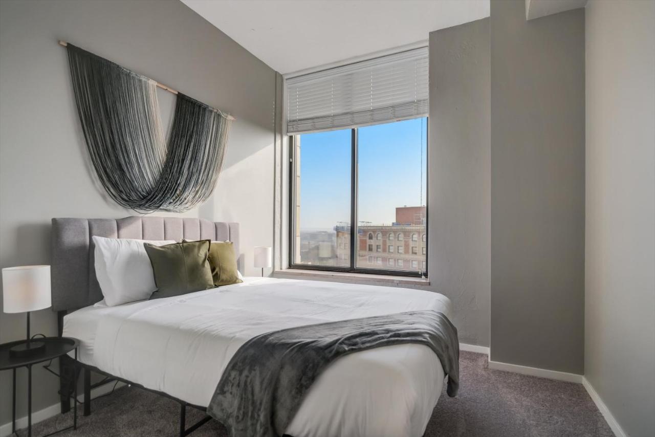 Frontdesk Huron Square Apts Downtown Cleveland Værelse billede